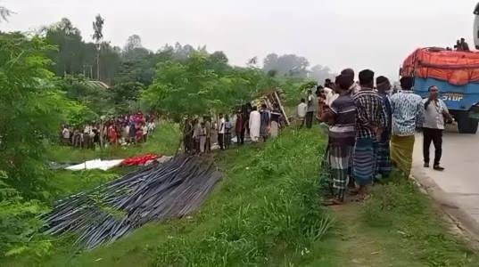 ঢাকা-টাঙ্গাইল মহাসড়কের কালিহাতীতে ট্রাক উল্টে ১৫ জন নিহত, আহত ৬